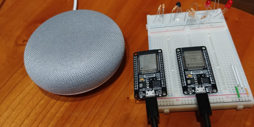 GoogleHomeとESP32を使って音声でLEDを操作している様子