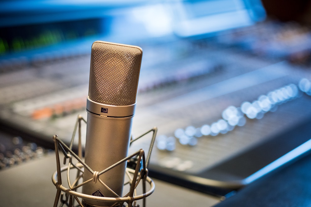 音声メディアが盛り上がっている理由と人気のサービス