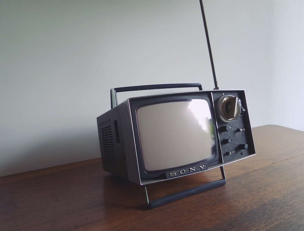 テレビ離れが加速する中のテレビ局の実態と戦略