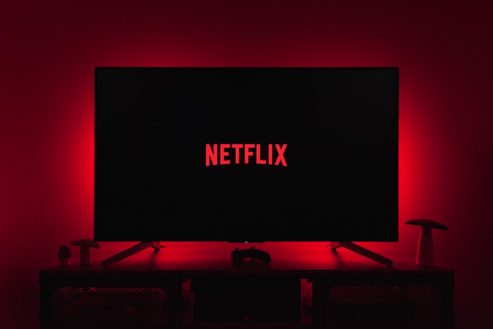 Netflixの株価が一夜にして540億ドル(約6兆9,000億ドル)吹き飛んだ理由